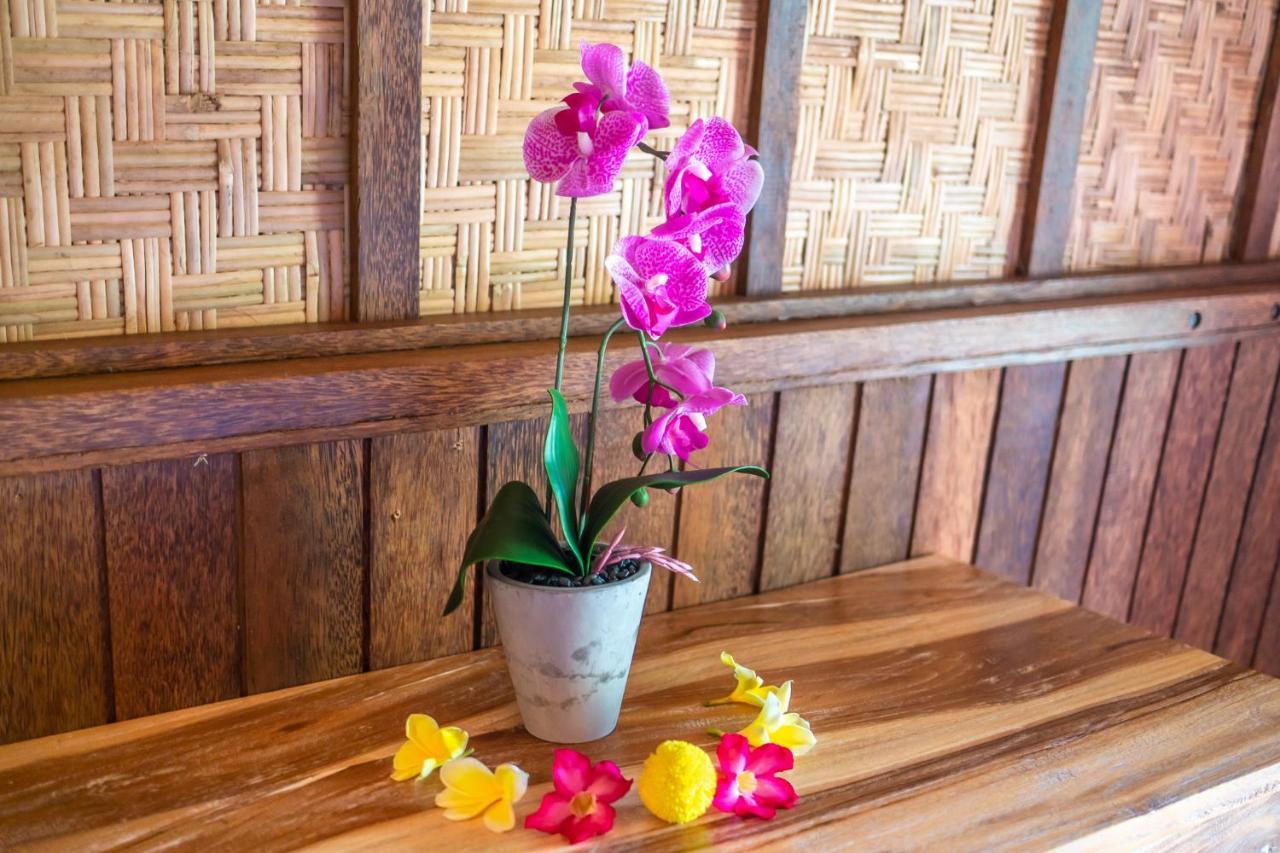 Wooden Puri Guesthouse Uluwatu Eksteriør billede